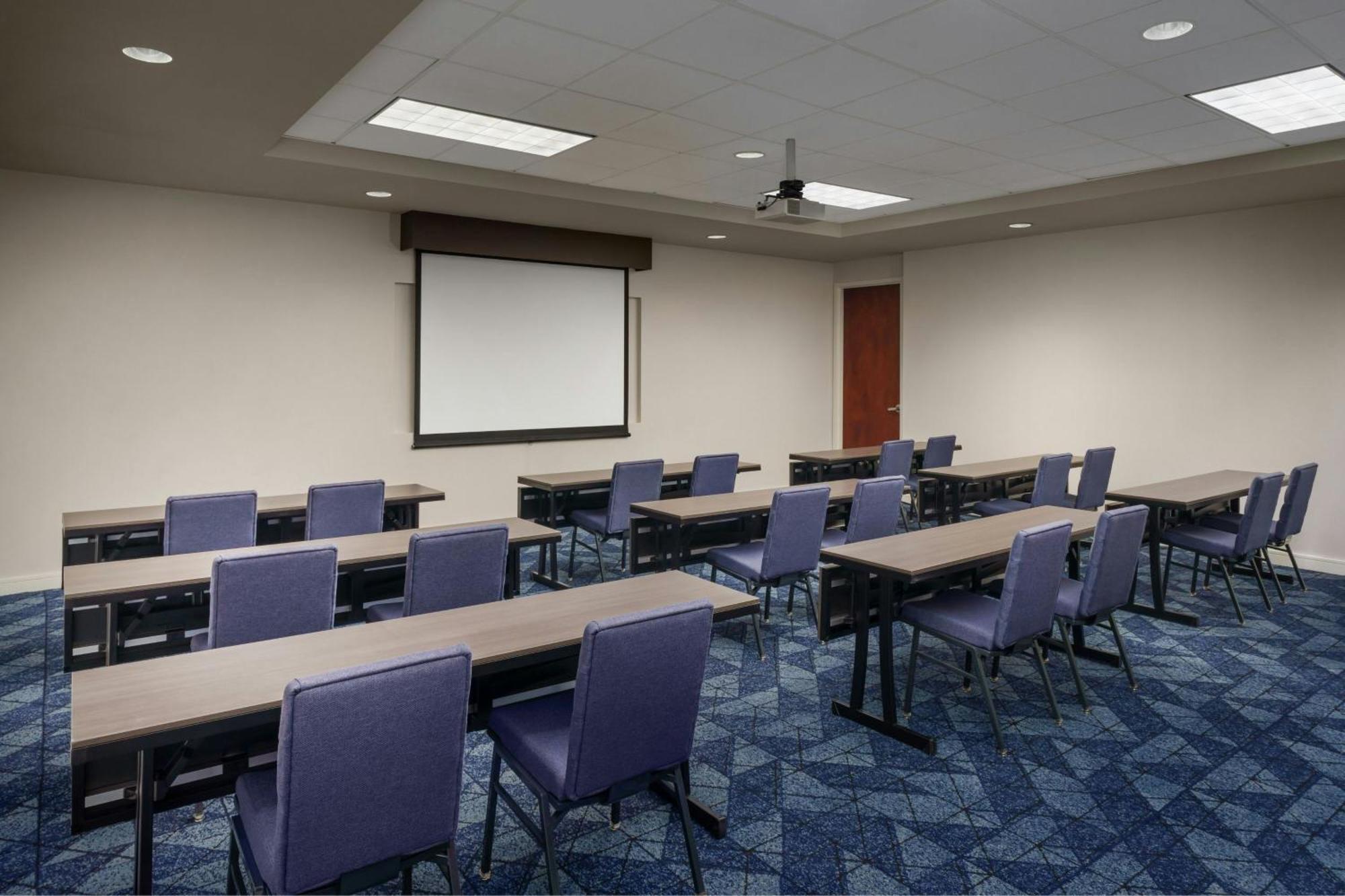 Courtyard By Marriott Buckhead Hotel 3*
