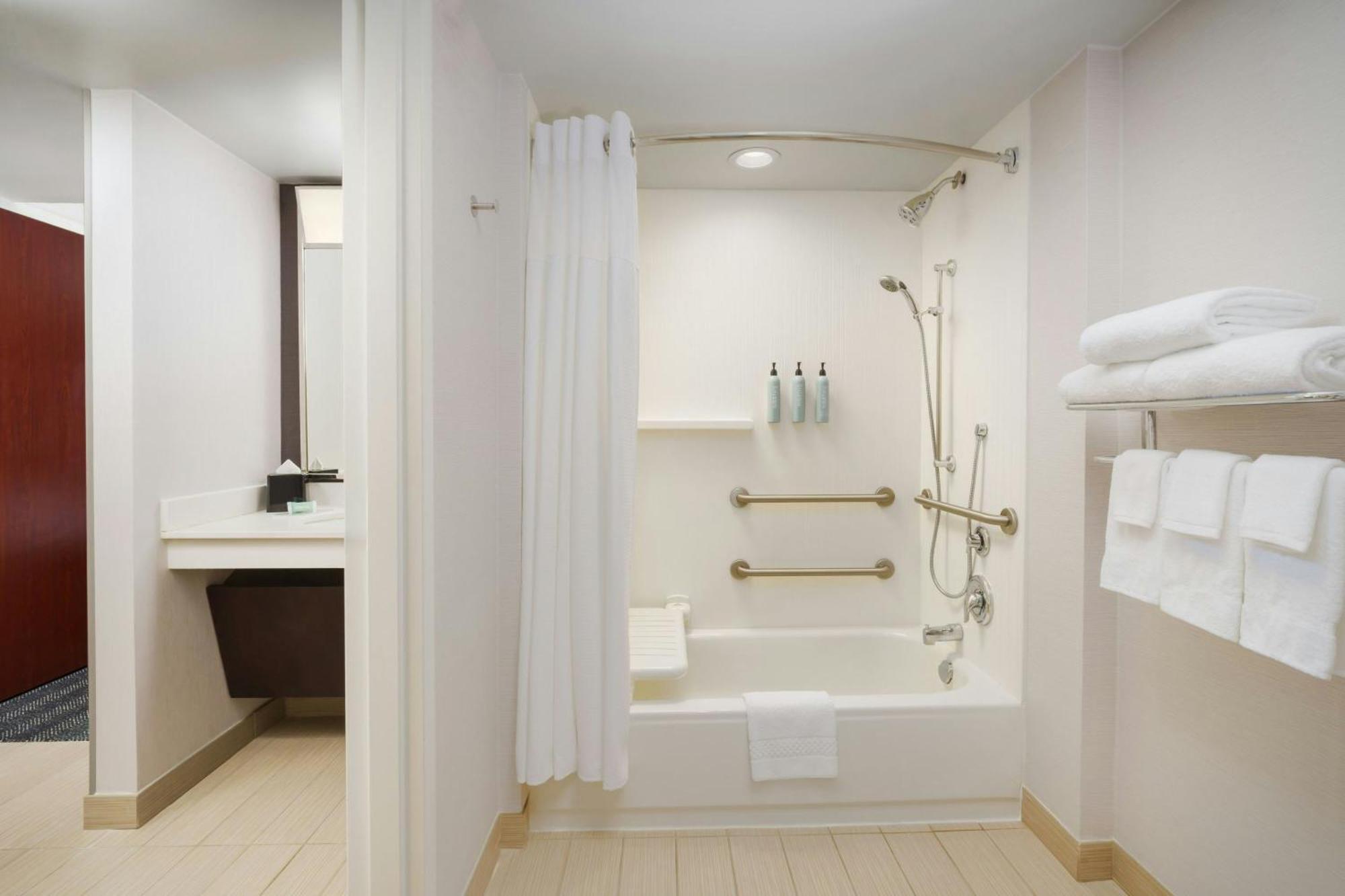Courtyard By Marriott Buckhead Hotel 3*